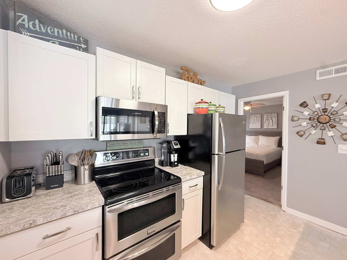 Private kitchen 1, Lakefront Vibes Waterfront Pool!, Camden