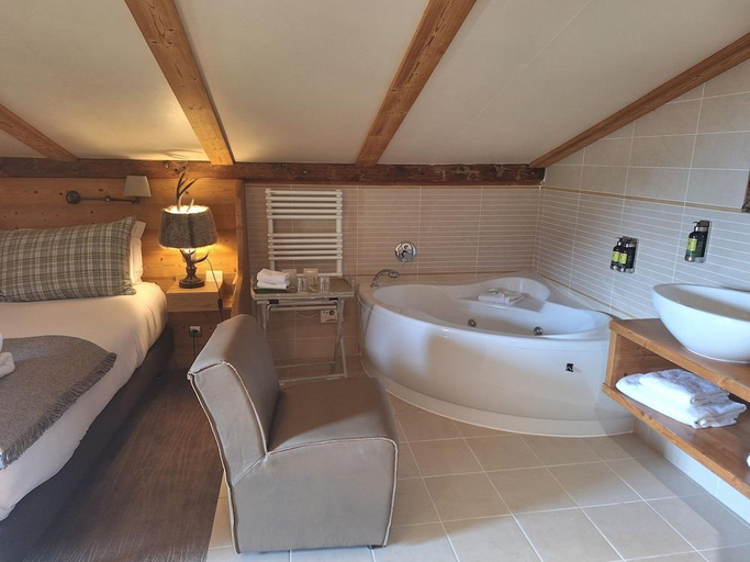 Bathroom 5, Hôtel les Grands Montets, Haute-Savoie
