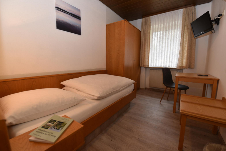Bedroom 2, Landgasthof Grüner Baum, Hof