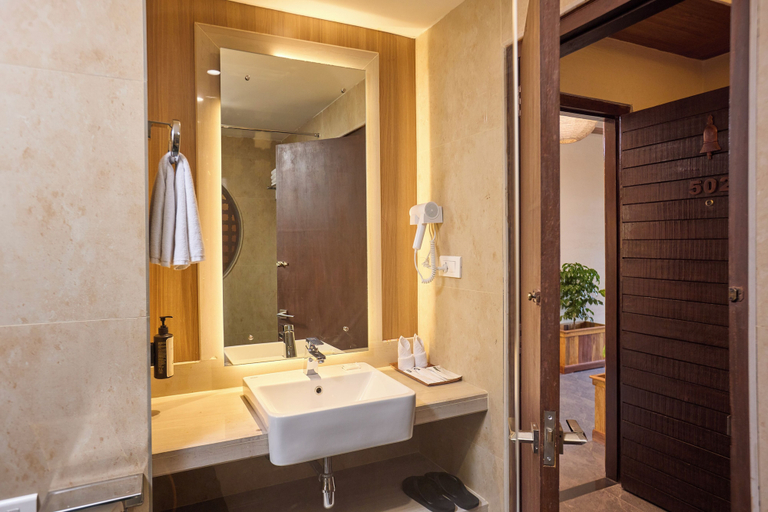 Bathroom 5, Temple Bell Boutique Hotel & Spa, Gandaki