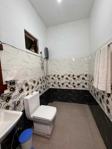 Bathroom 4, Nest of peak, Ella