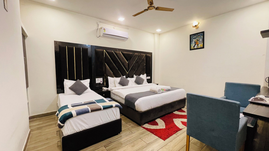 Room 4, Vantara Premium- Hotel Shreya Galaxy, Dehradun