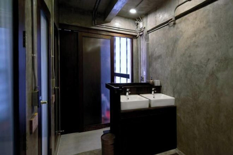 Bathroom 4, Photohostel, Samphantawong
