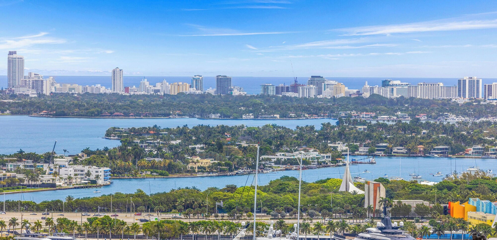 Marina, Luxe & Chic 1-BR - Balcony & Sea View, Miami-Dade