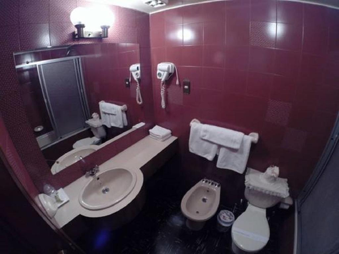 Bathroom 3, HOTEL MERCURIO, Magallanes