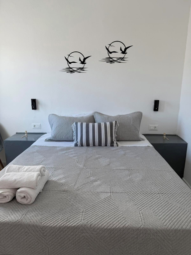 Room 4, Raeti Fira Residence, South Aegean