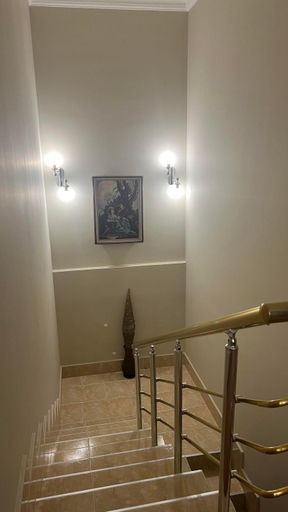 Others 4, Jrvezh House