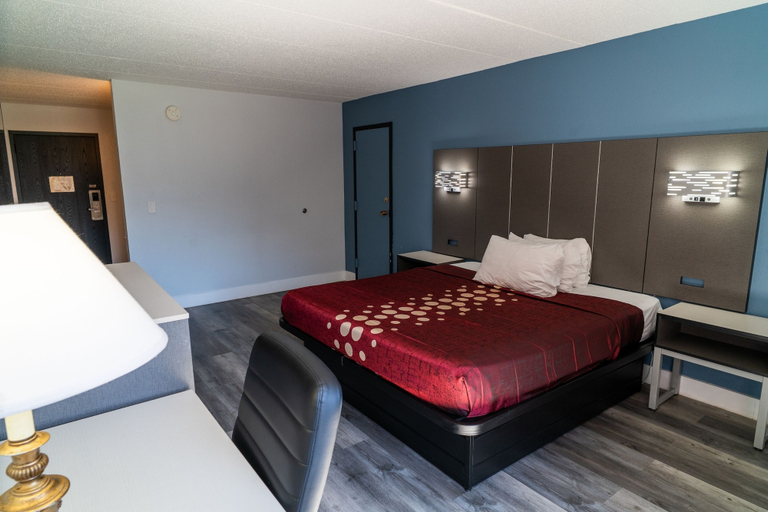 Bedroom 2, Coratel Inn and Suites By Jasper La Crosse, La Crosse