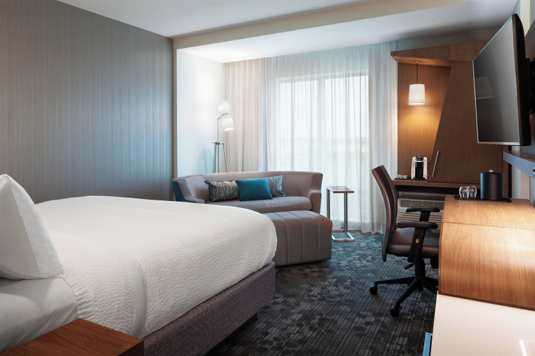 Bedroom 4, Courtyard by Marriott Winter Haven, Polk