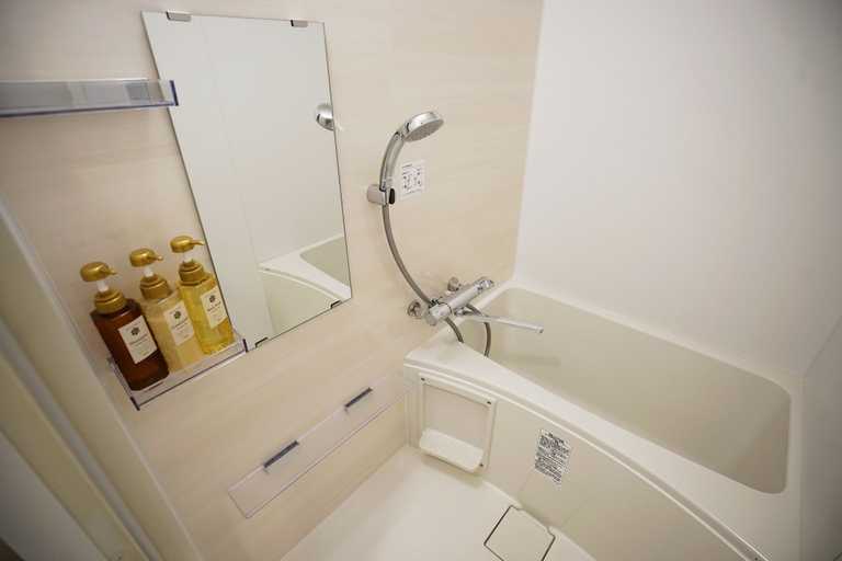 Bathroom 3, Chuan House Kuromon, Osaka