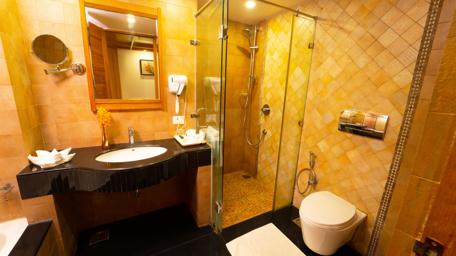 Bathroom 4, Bonjour Bonheur Ocean Spray, Viluppuram