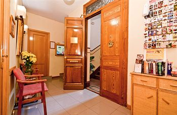 Others 2, Hostal Oporto, Madrid
