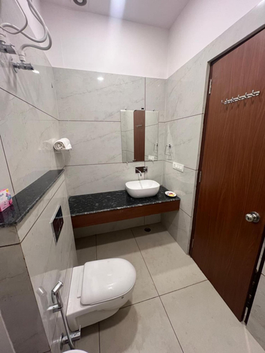 Bathroom 5, Hotel Highway Retreat, Amroha