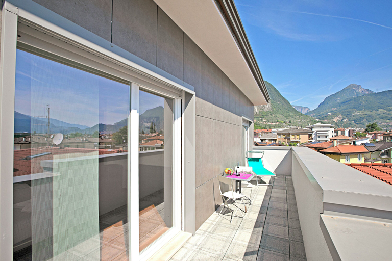 Others 5, Breath of Lake Garda Apartment, Trento