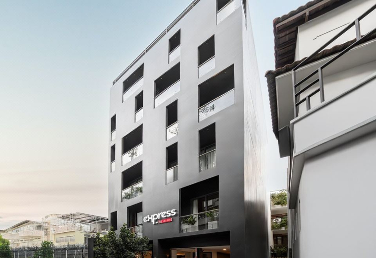 Exterior & Views