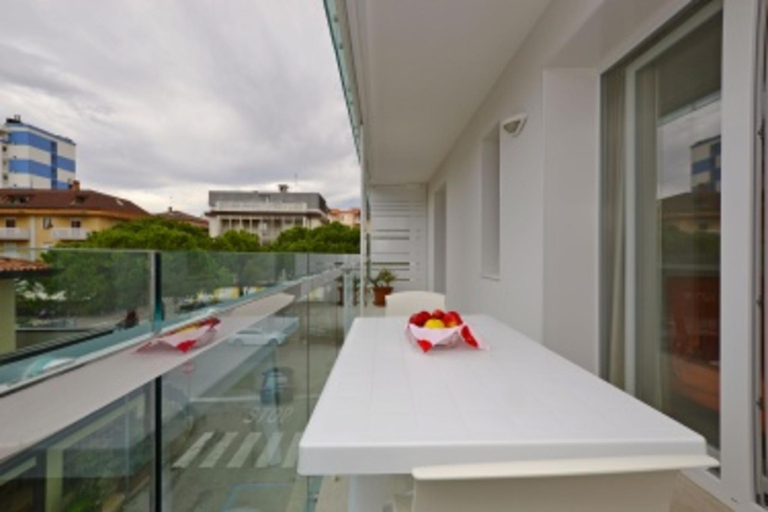 Balcony/terrace 3, Delightful apartment with pool, Udine