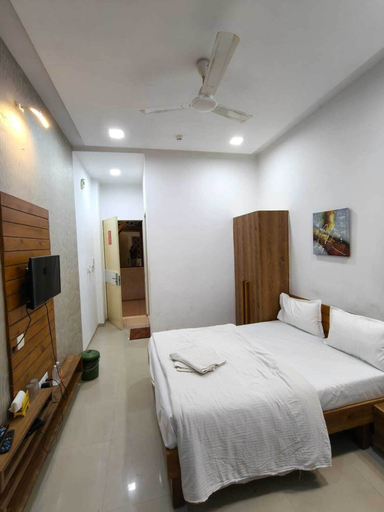 Room 5, Hotel VD Rooms Althan, Surat