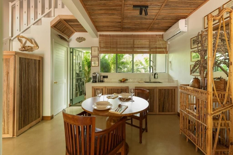 Room 2, Maison Tropical, Black River