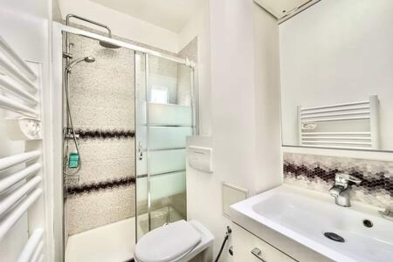Room 4, Bright and Stylish for 4 Next Eiffel Tower, Paris