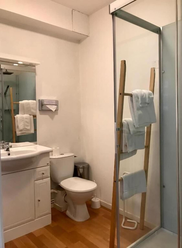Bathroom 5, HOTEL DES BAINS, Lot