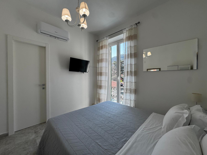 Bedroom 3, Hotel Miramare, Savona