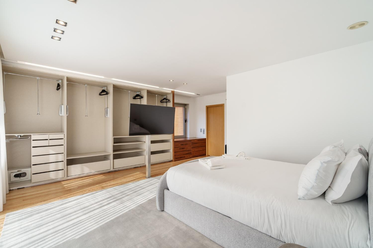 2, The Ehrlich Essence Villa by Minho's Guest, Braga