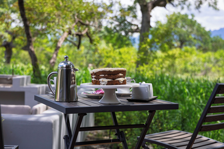 Outdoor dining 3, Villa Nsovo, Mopani