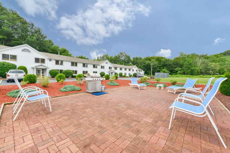 Exterior & Views 1, The Inn on Storrs, Tolland