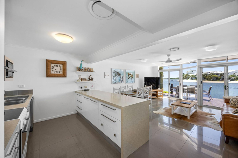 Food & Drinks 5, Skippers Cove Waterfront Resort, Noosa - Noosa-Noosaville