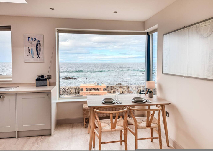 Room 2, Writer s Retreat - Peaceful Cosy Seafront Retreat for Two, Aberdeenshire