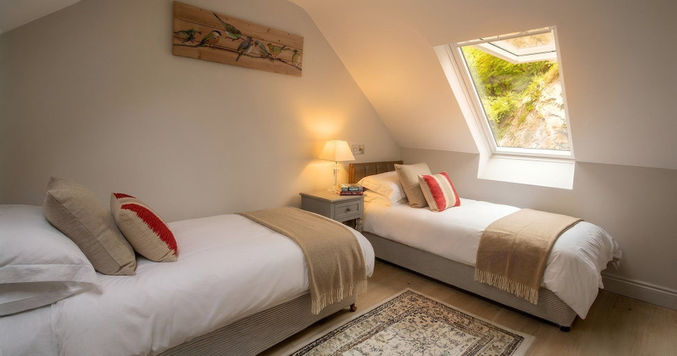 Bedroom 4, Aberdunant Hall, Gwynedd