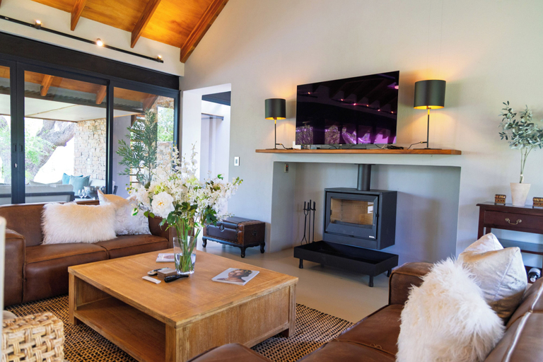 Living area 5, Villa Nsovo, Mopani