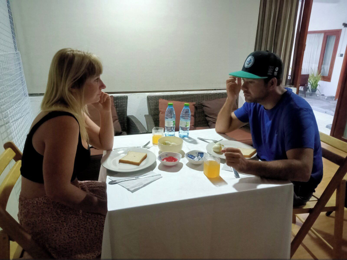 Food & Drinks 4, Avanti Surf & Stay