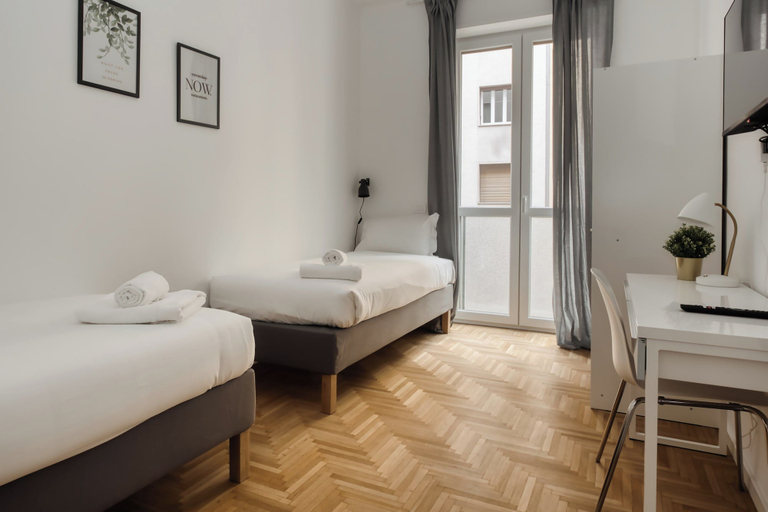 Others 3, Beautiful apt with 2 balconies, Milano