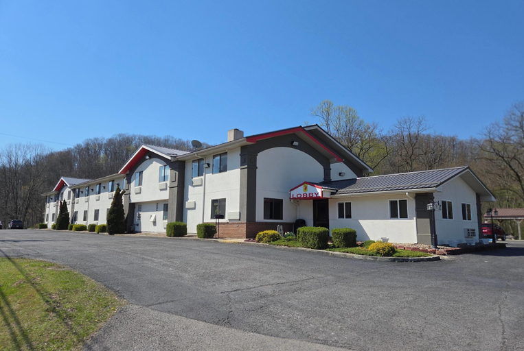Exterior & Views 2, Super 8 by Wyndham Elkins, Randolph