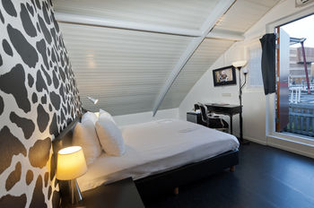 Others 2, FLOATS by H2OTEL, Rotterdam
