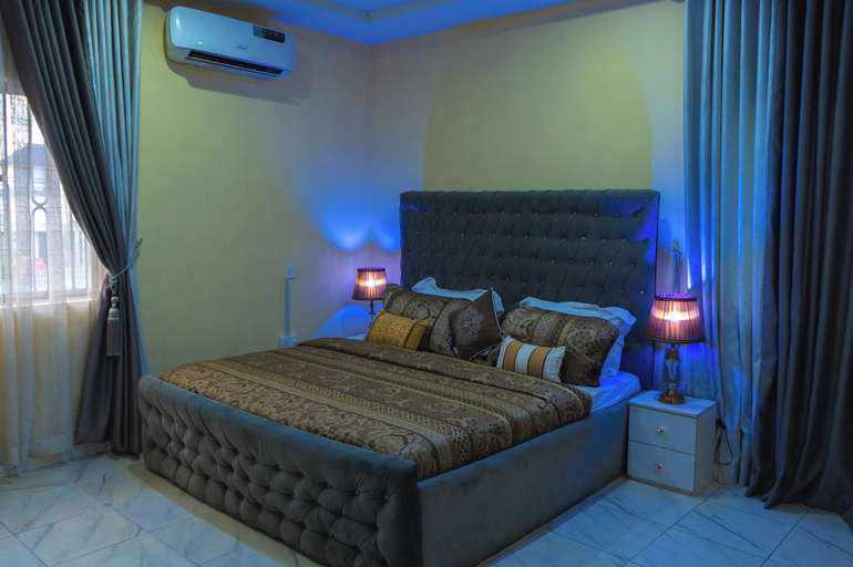Room 3, 114 Luxury Apartments by Oragon Hotel, Ikeja