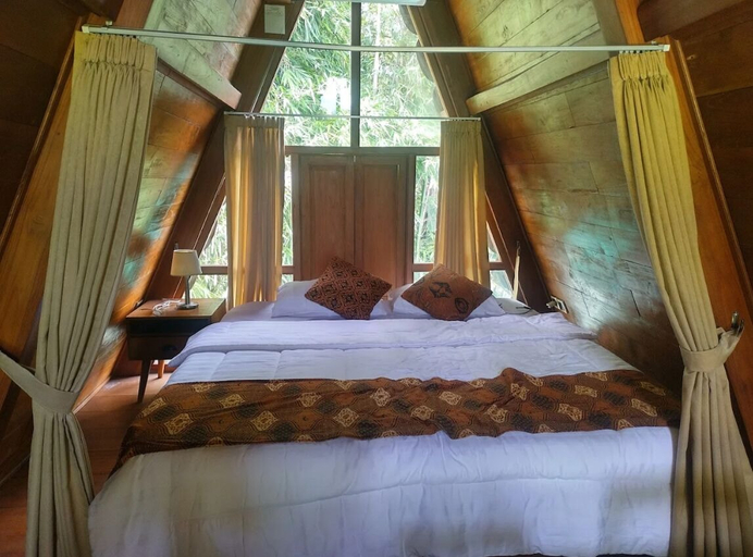 Room 2, Balkondes Saka Pitu, Magelang
