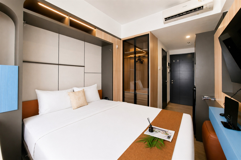 Bedroom 5, Cozy Studio with Murphy Bed at Collins Boulevard Apartment By Travelio, Tangerang