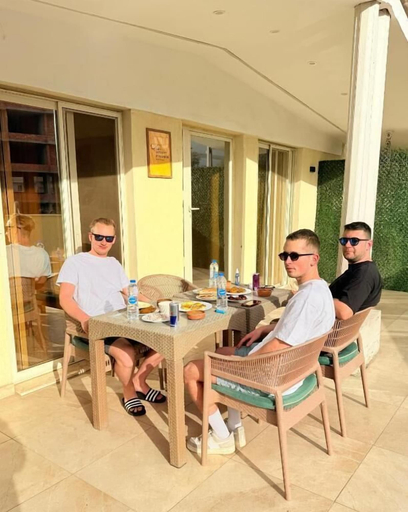 Outdoor dining, Infinity Pyramids Inn, Al-Ahram