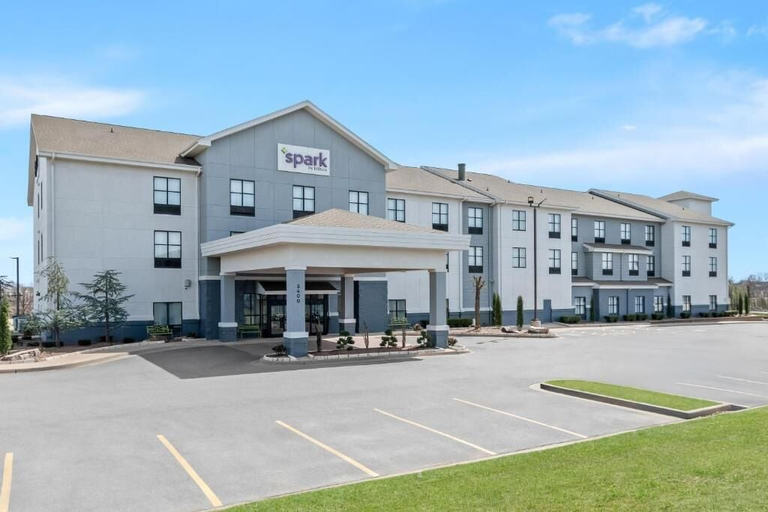 Exterior & Views 2, Spark by Hilton Shawnee, Pottawatomie