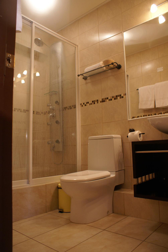 Bathroom, Villa Baviera, Hotel Baviera Chile, Ñuble