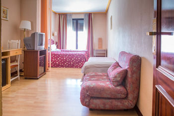 Others 5, Tibur Hotel, Zaragoza