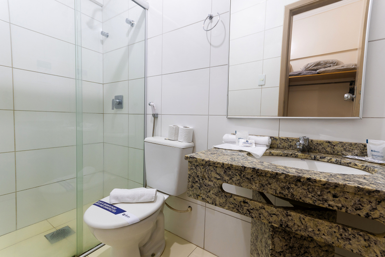 Bathroom 5, Dan Inn Express Ribeirao Preto by Nacional Inn, Ribeirao Preto