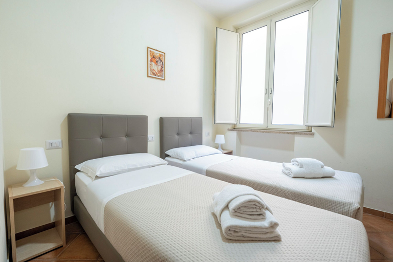 Bedroom 4, Casa per ferie S. Maria alle Fornaci, Rome
