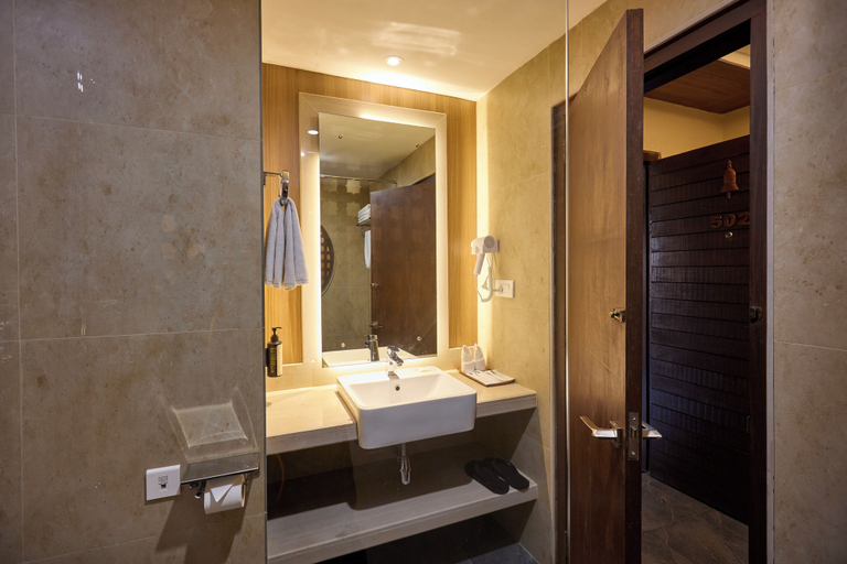 Bathroom 5, Temple Bell Boutique Hotel & Spa, Gandaki