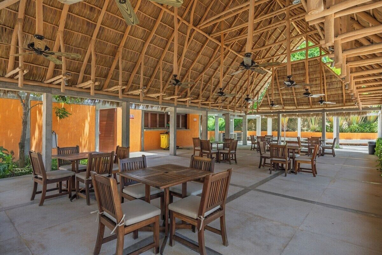 Outdoor dining 2, Alamar Delta I 902, Compostela