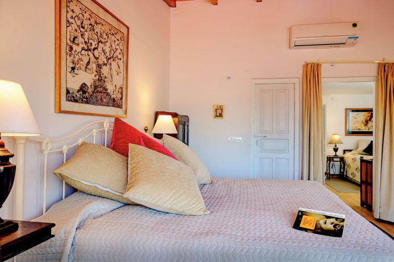 Bedroom 3, Neemrana's - Ramgarh Bungalows, Nainital