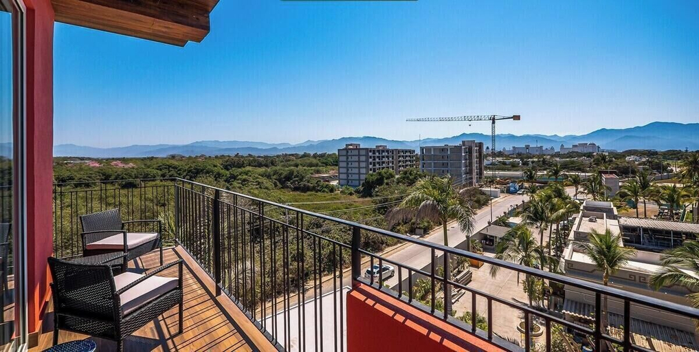 View from room 3, Equipped 3BR House - Pool - Gym - 5 min to Beach, Compostela