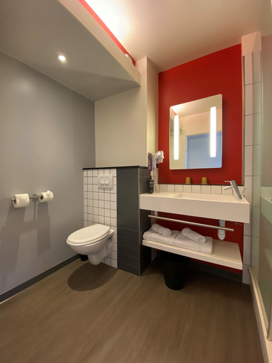 Bathroom 4, Ibis Styles Flers, Orne